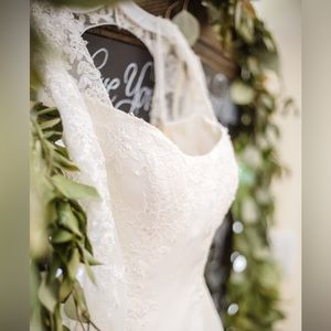 DAVID'S BRIDAL SLEEVE WEDDING DRESS